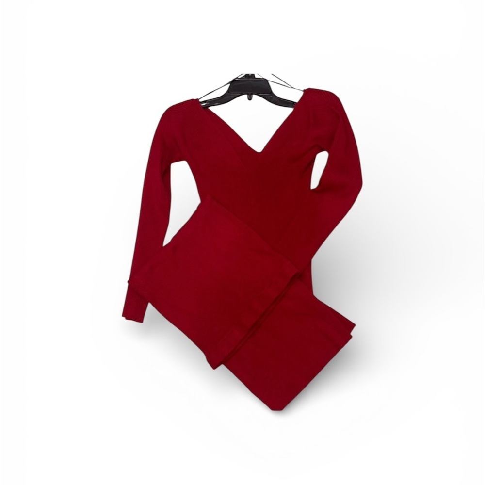 109. H&M Women’s Red Knit V-Neck Set Size Small NWOT